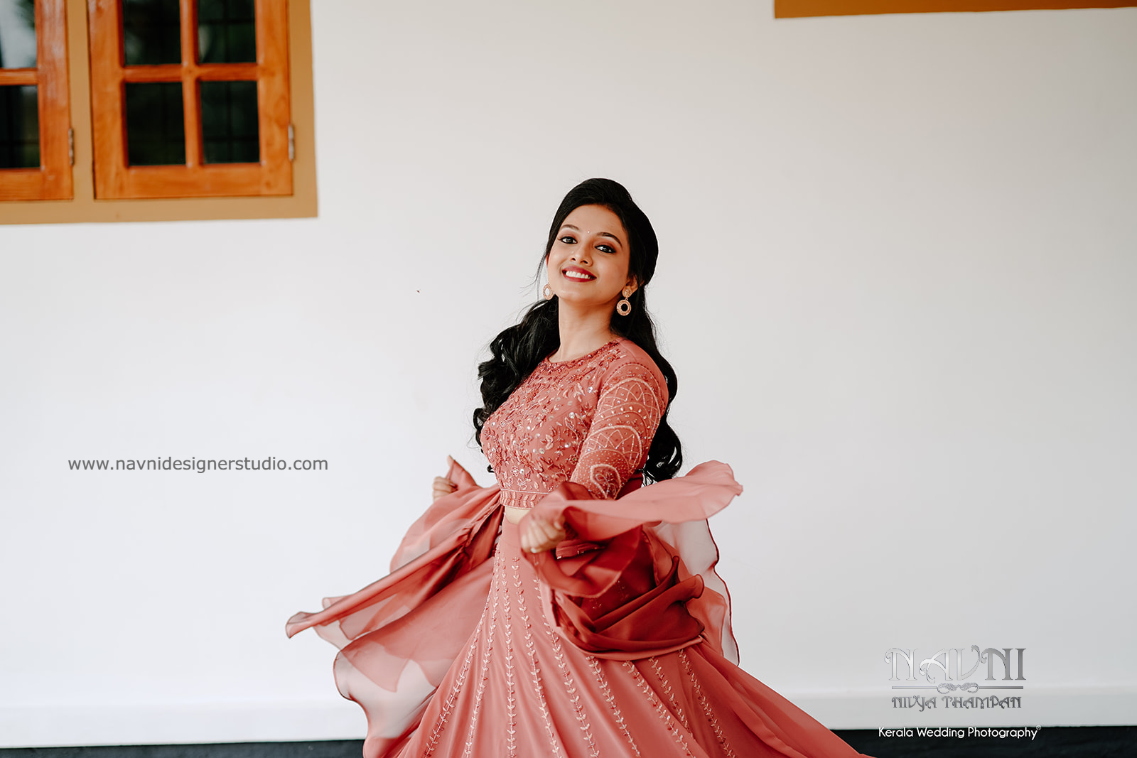 Pin by Vibhuti Kulkarni on Wedding | Fancy dresses long, Kerala engagement  dress, Engagement dress for bride